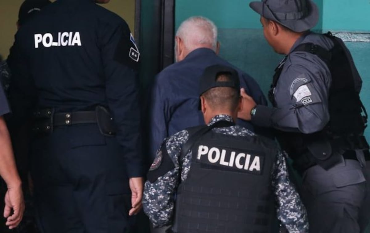 Tribunal de Juicio Oral admite 14 pruebas documentales en juicio a Martinelli