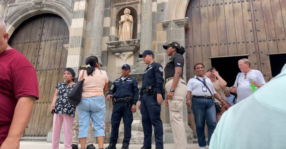 Casco Antiguo lleno de fe y tradición: Policía Nacional protege a fieles durante Semana Santa