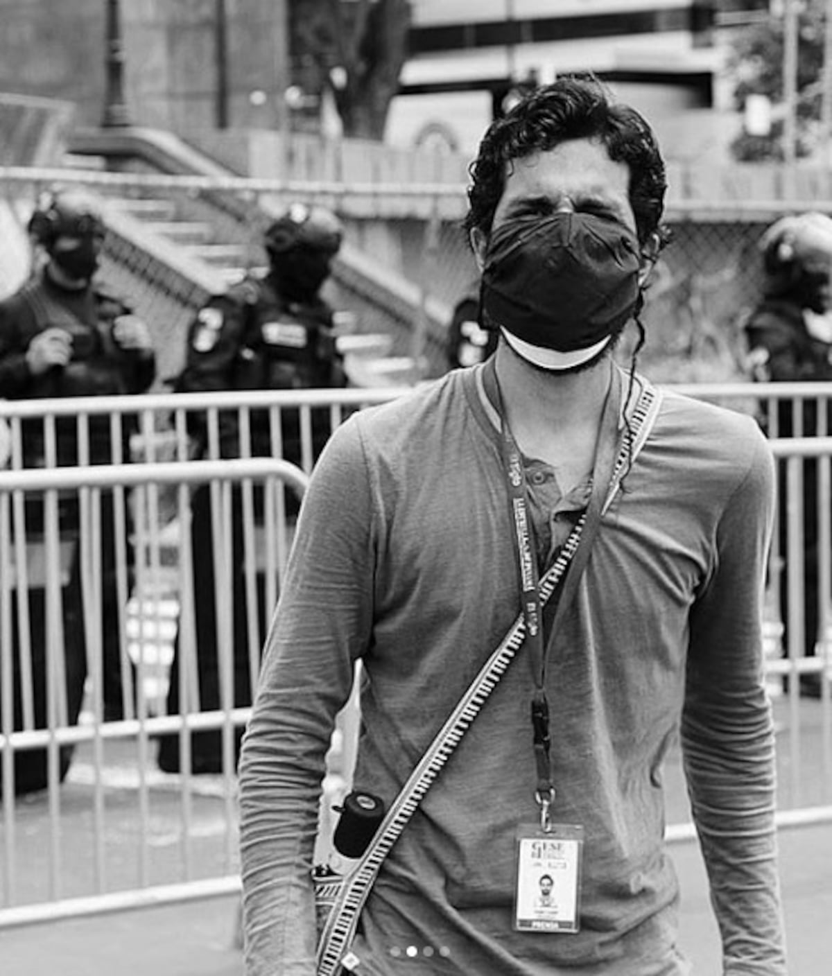 ‘Soy periodista, soy periodista’. Y lo aprehendieron. Se formó. ‘Fue un hecho confuso. Hubo una falla allí’, admitió subdirector de la Policía. Video