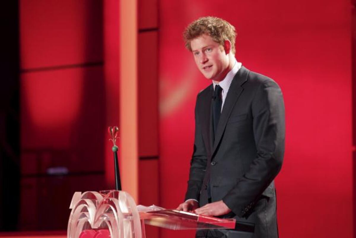 El príncipe Harry se somete a tratamiento especializado para evitar la calvicie