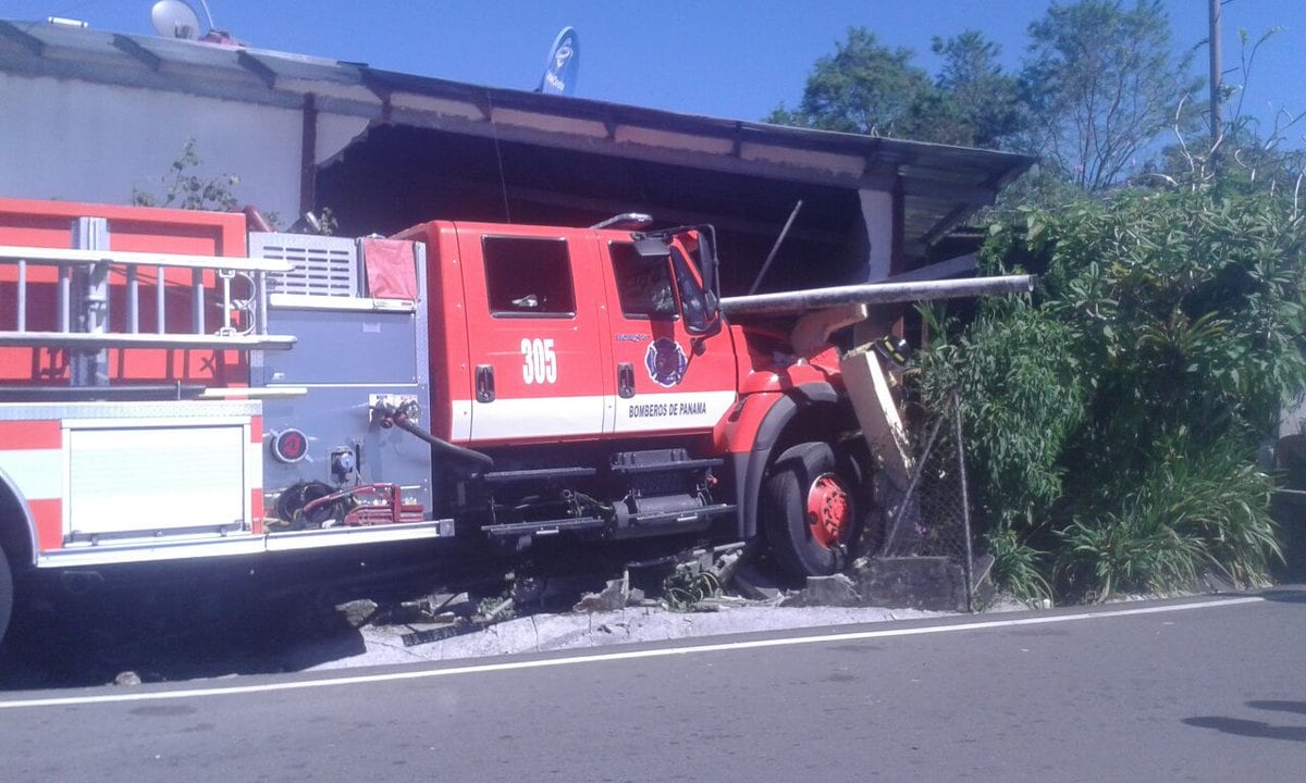 ¡Tanganazo! Carro bomba choca contra una casa en Chiriquí