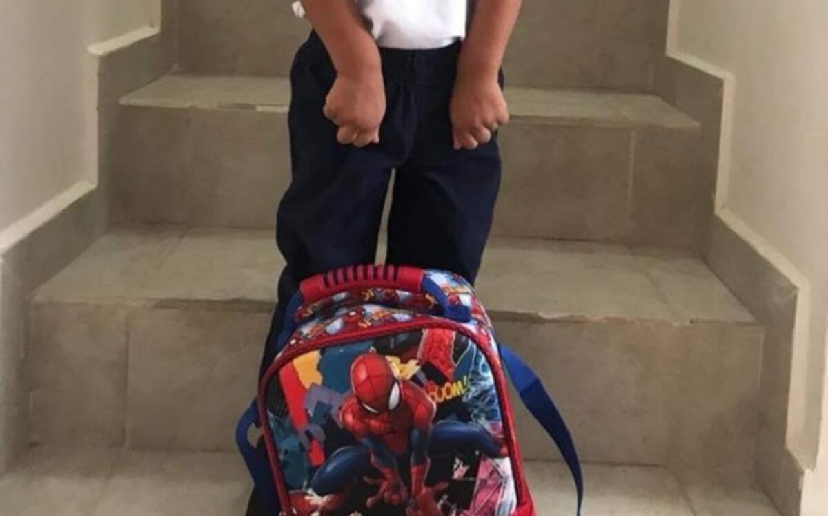 Abuelita va por nieto al kínder, se confunde y se lleva a otro niño