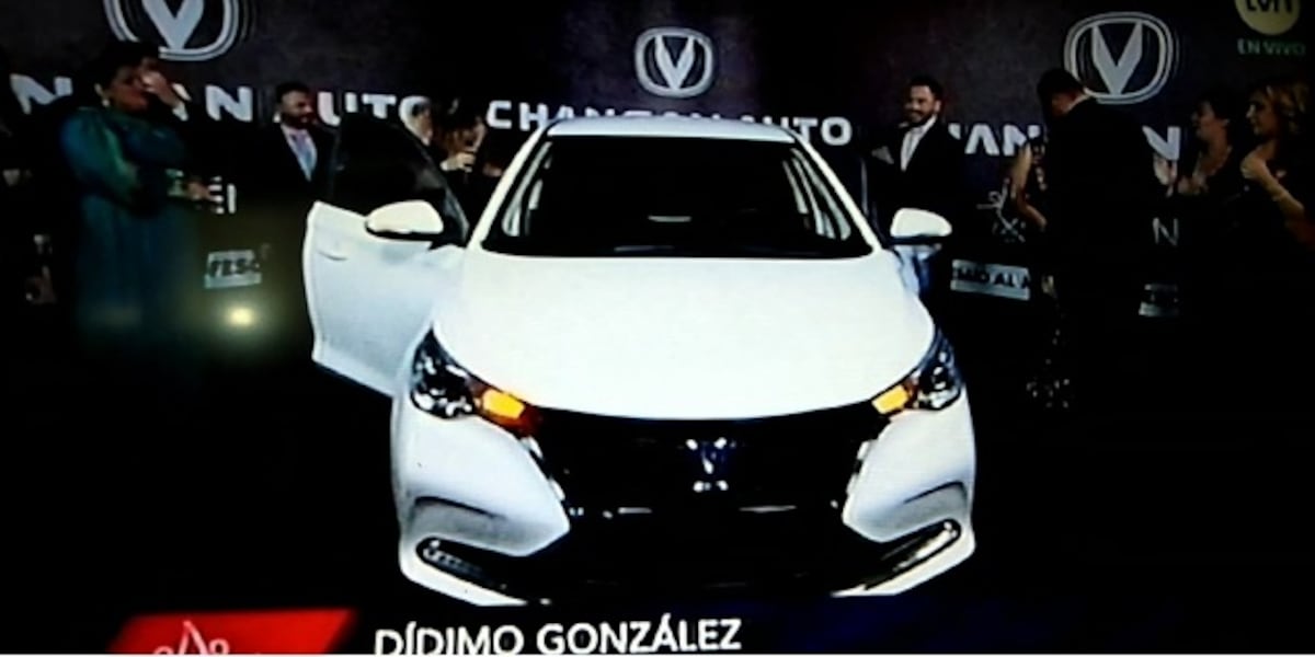 Talenpro premió con un auto al profesor más dedicado y con becas a los estudiantes ganadores. Video