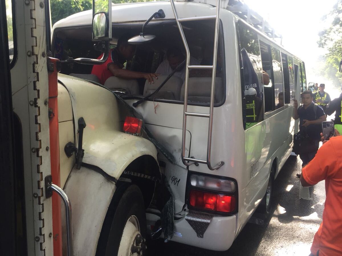 Accidente en el puente de las Américas entre buses deja cinco lesionados
