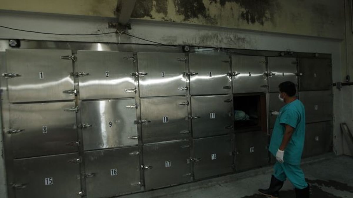 Si sale positivo con covid-19, tendrá que otorgar un poder para cremar el cuerpo de su esposa