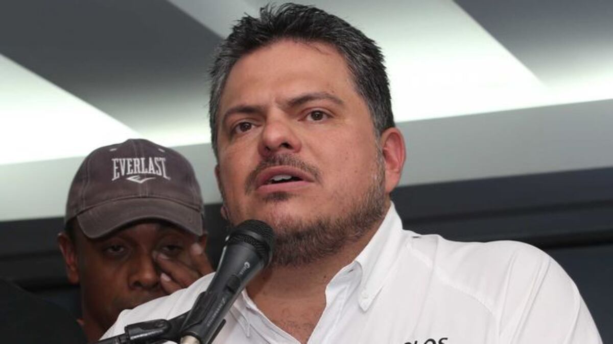 El representante Carlos Pérez Herrera da positivo en covid-19. Está hospitalizado