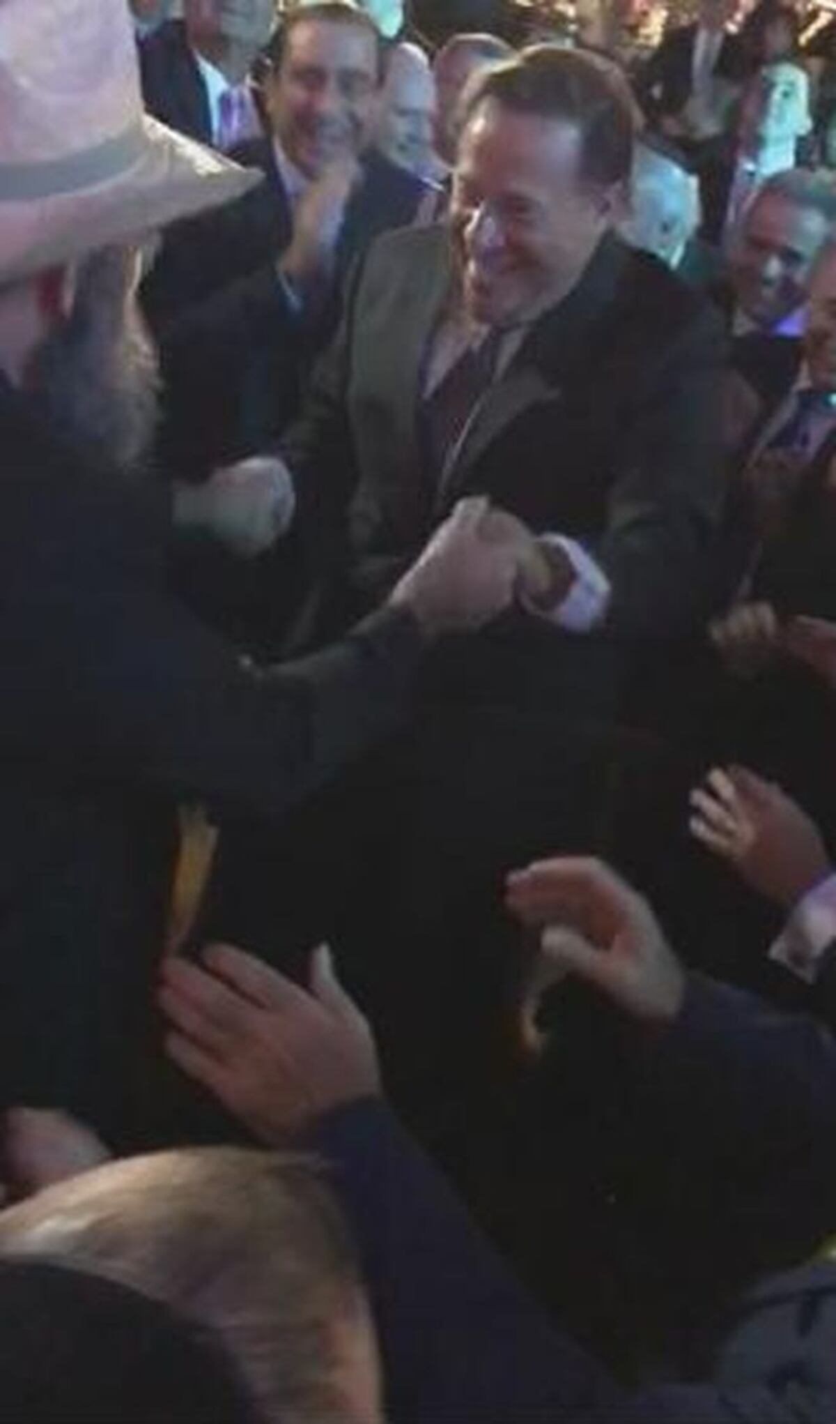 FILTRAN VIDEO. Pillan bailando al presidente Varela, momento de desestrés