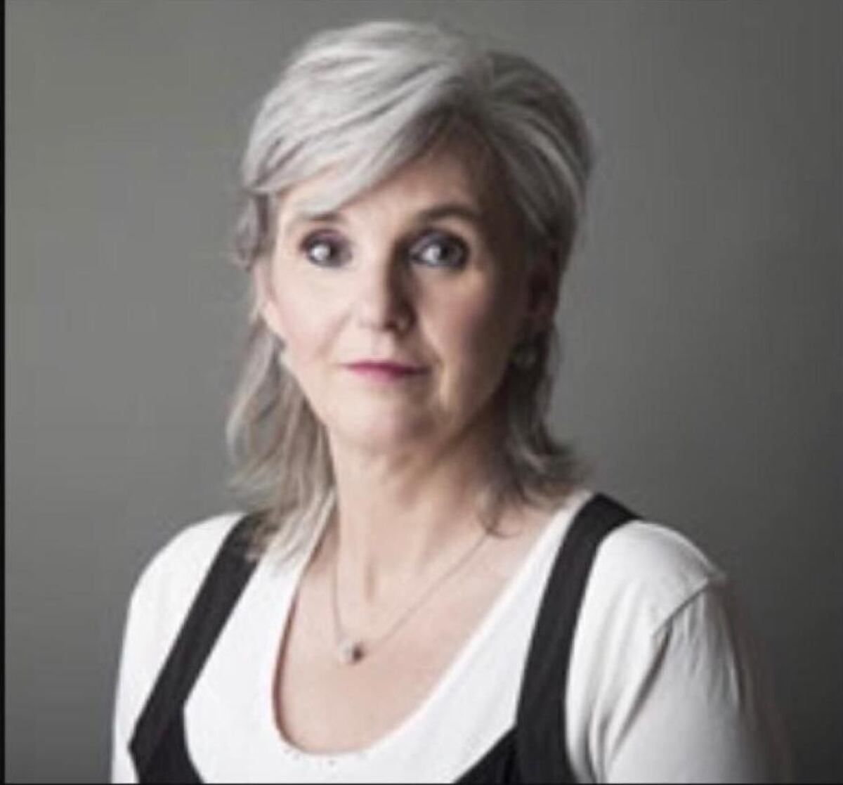 Vidente pide abrir las ventanas y no vestir de negro este 2021: ‘para atraer no es nada bueno’