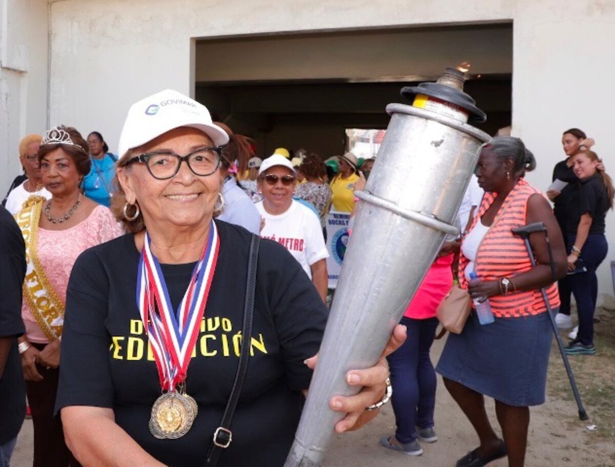 Adultos mayores se divierten con los Juegos Florales organizados por la Caja de Seguro Social