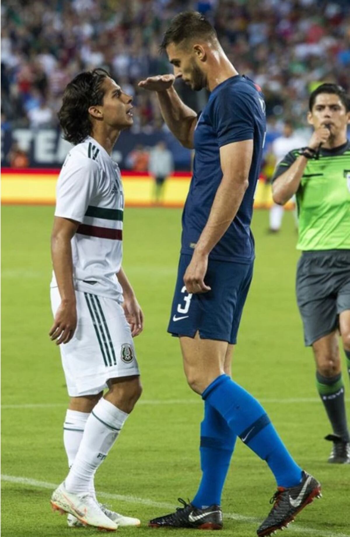 El gesto de un futbolista estadounidense que indignó a los mexicanos