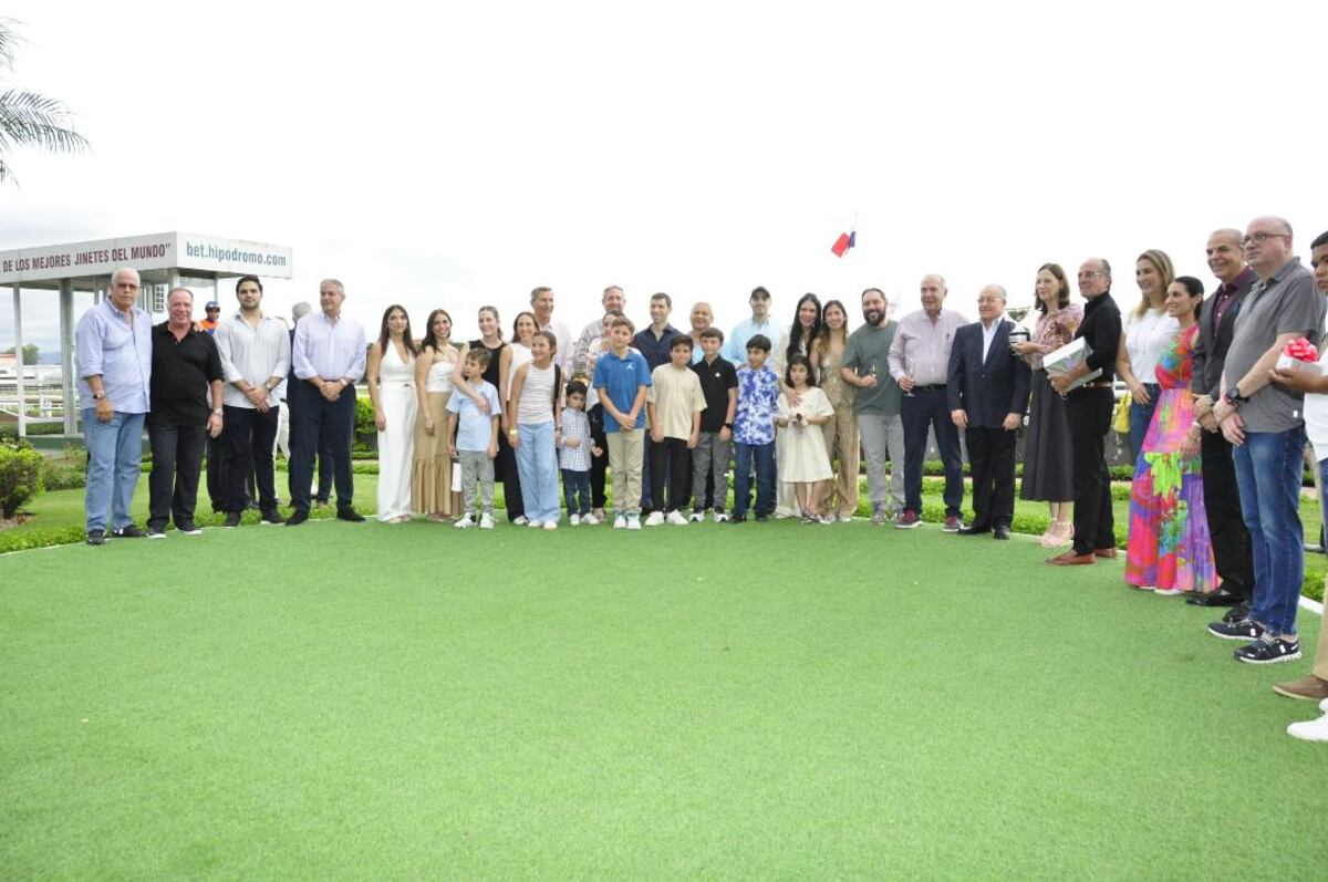 ¡Mister Bristol destroza la pista! Se adueña del Clásico Delvalle y apunta al Caribe 2025