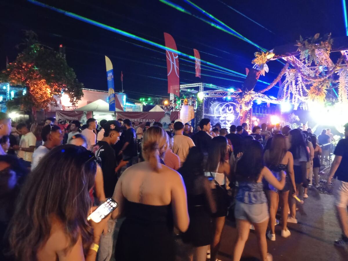 Santiago de Veraguas sigue celebrando con música, folclor y mucha fiesta