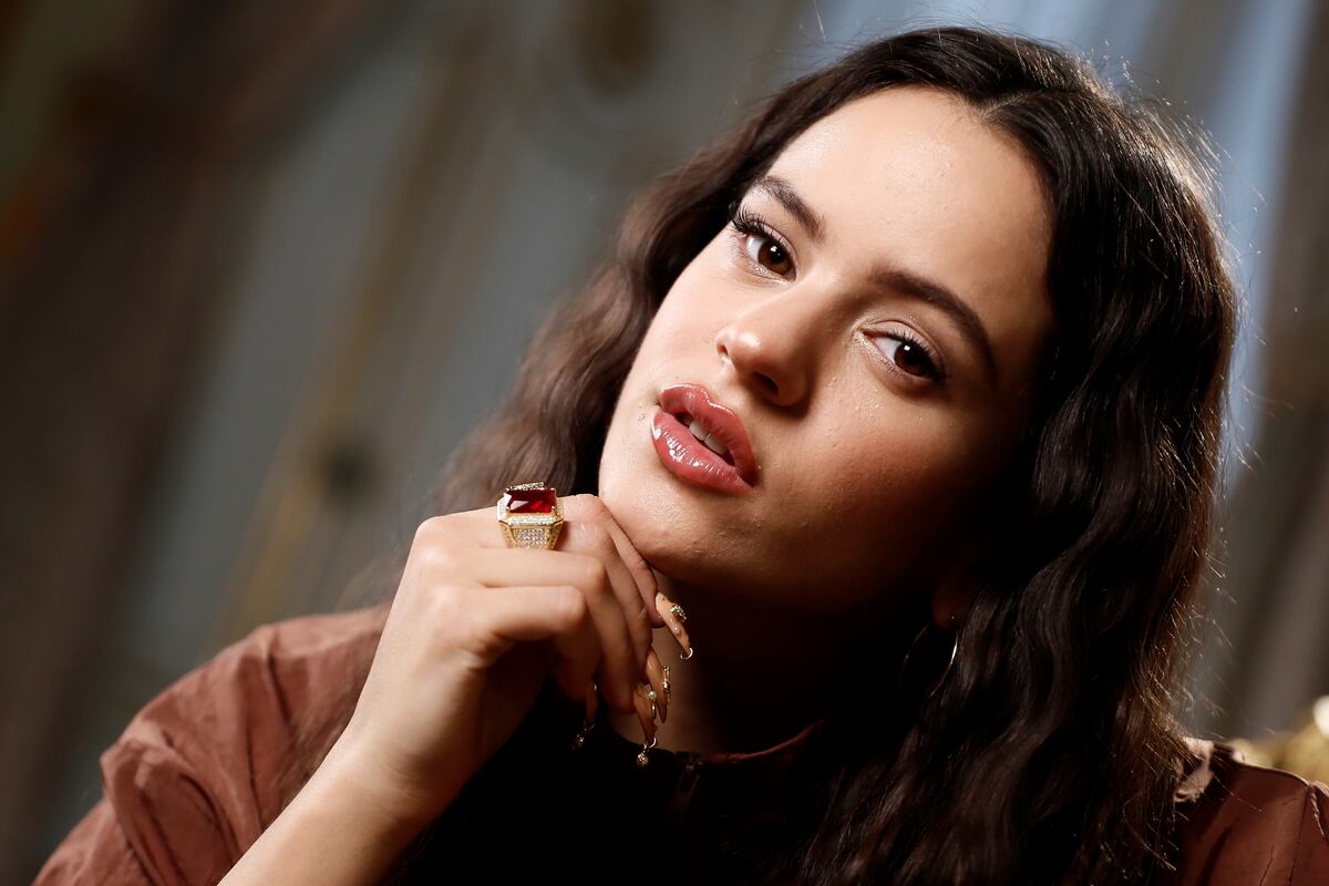 Rosalía reaparece a lo grande. Asiste con Kylie Jenner al desfile de Prada en la Semana de la Moda de Milán