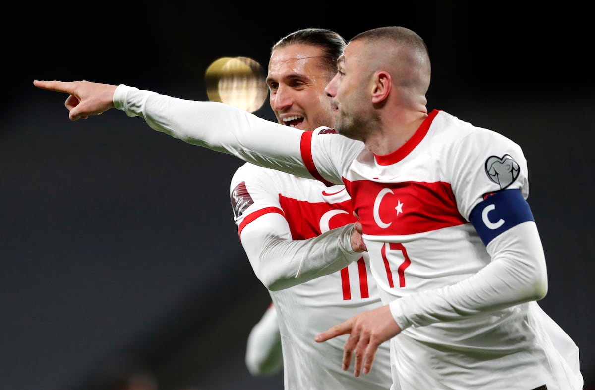 Burak Yilmaz destroza a Países Bajos 