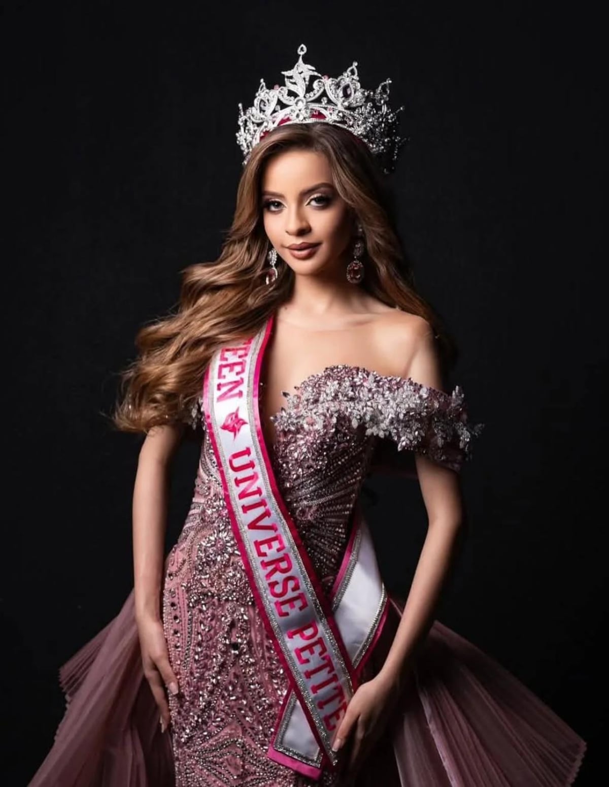 ¡Panamá brilla! Alexandra Guzmán gana Miss Teen Universe Petite 2025