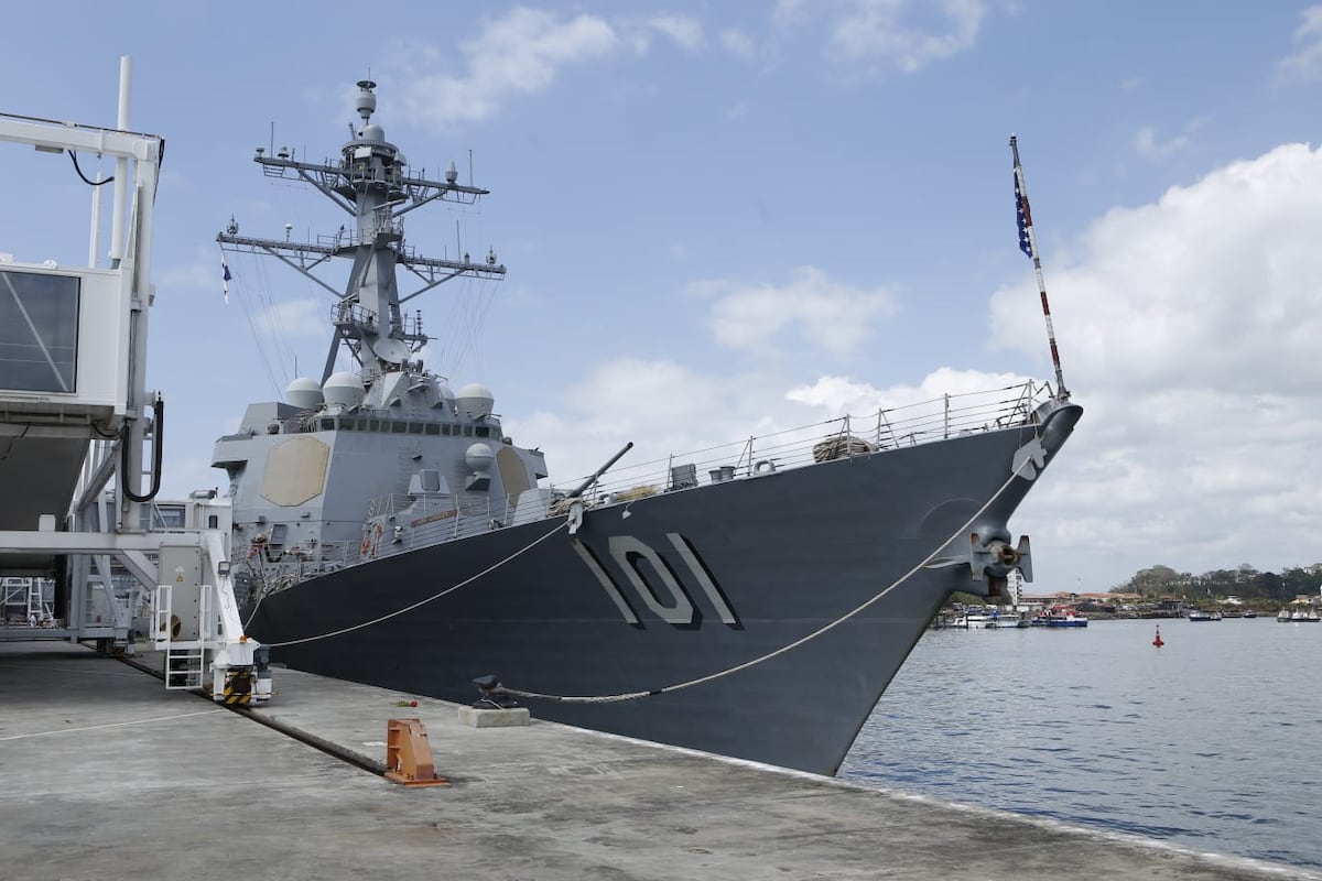 ¡Gigante en la bahía! Mayer Mizrachi y diputados conocen el USS Nimitz, que está en aguas panameñas