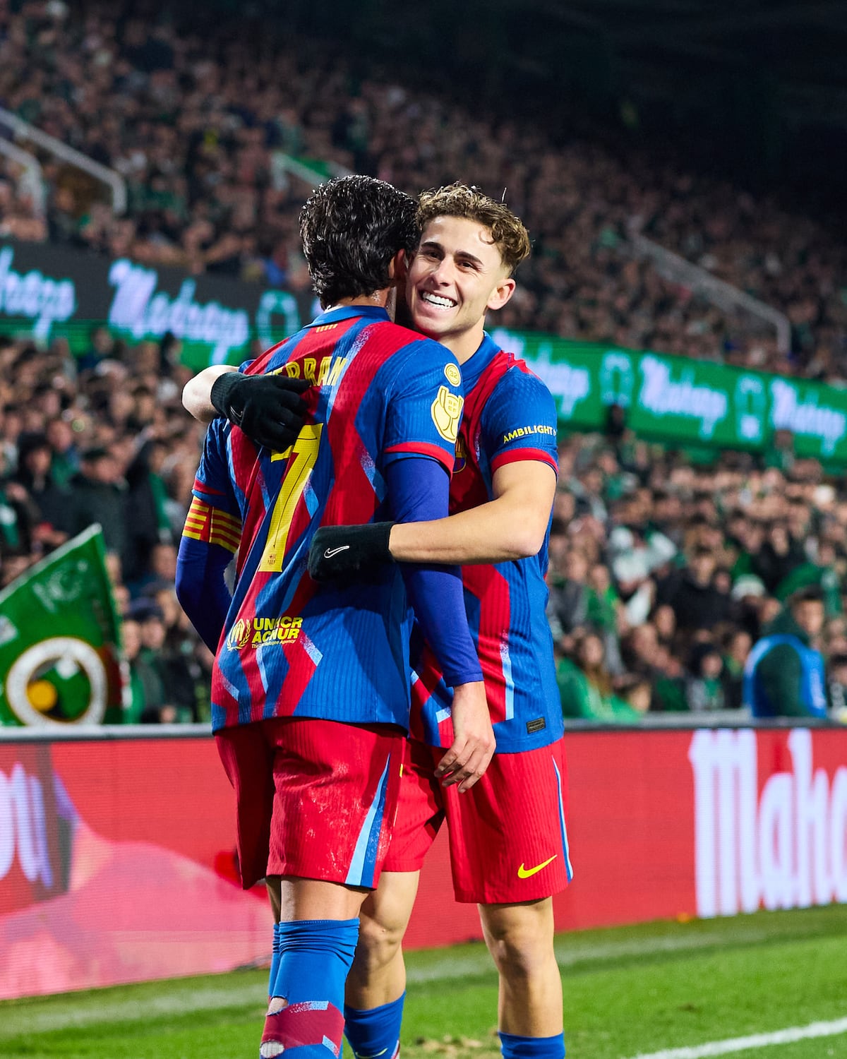 Barcelona sufre, pero avanza con goles de Ferran y Yamal