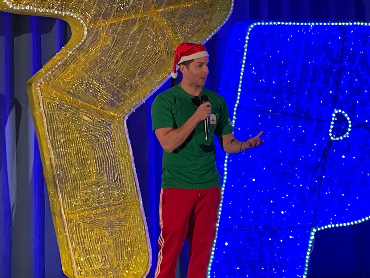 ¿Navidad más barata? Mizrachi recorta gasto y duplica alumbrado en la capital