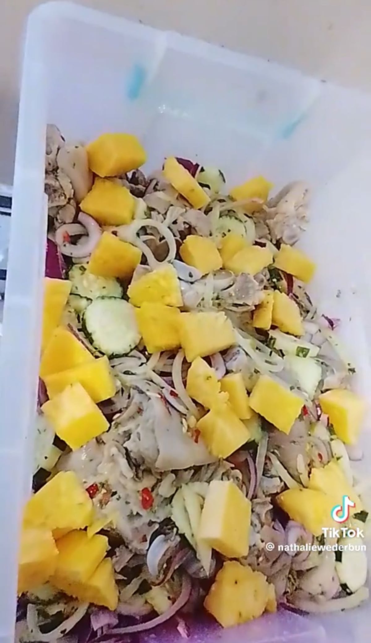 Arde Panamá: El saus hawaiano con piña prende debate