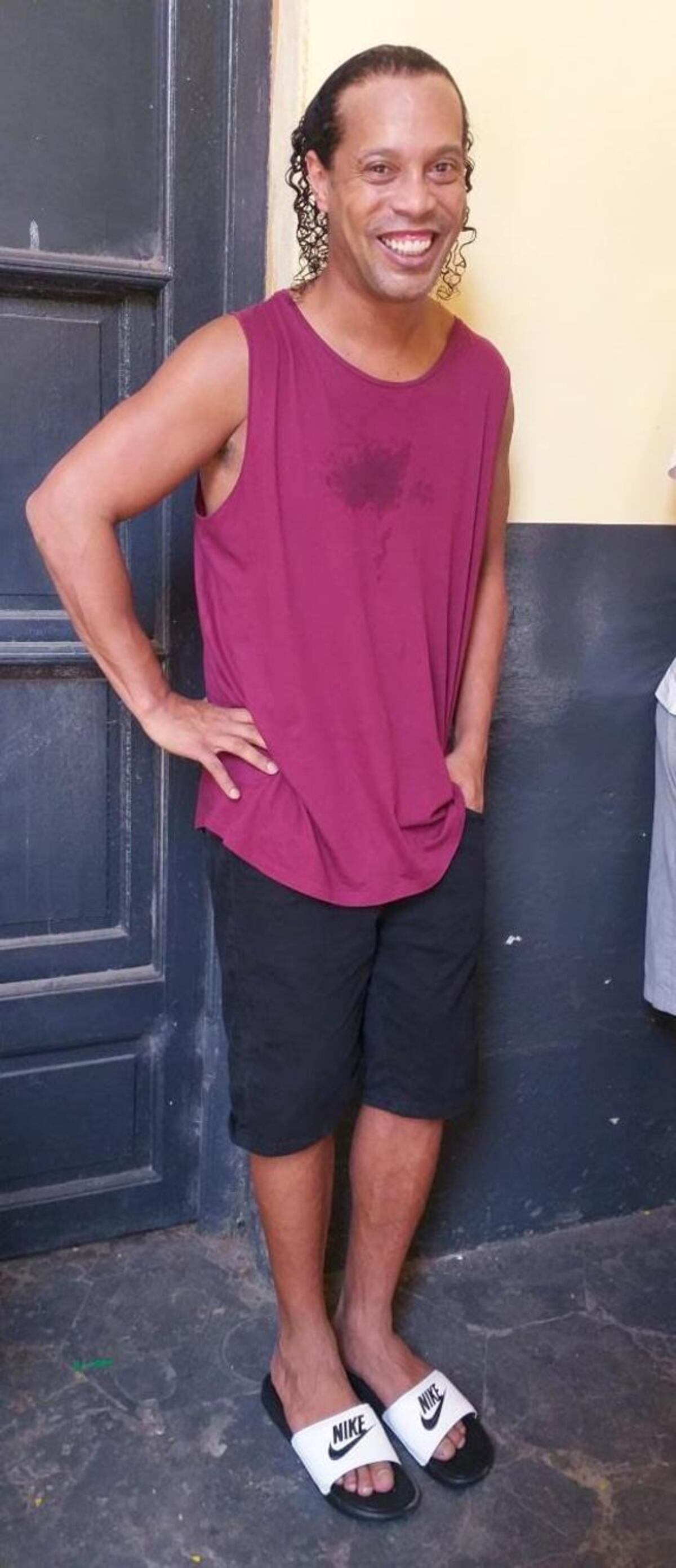 Ronaldinho sigue encanado, y la vuelta va para largo