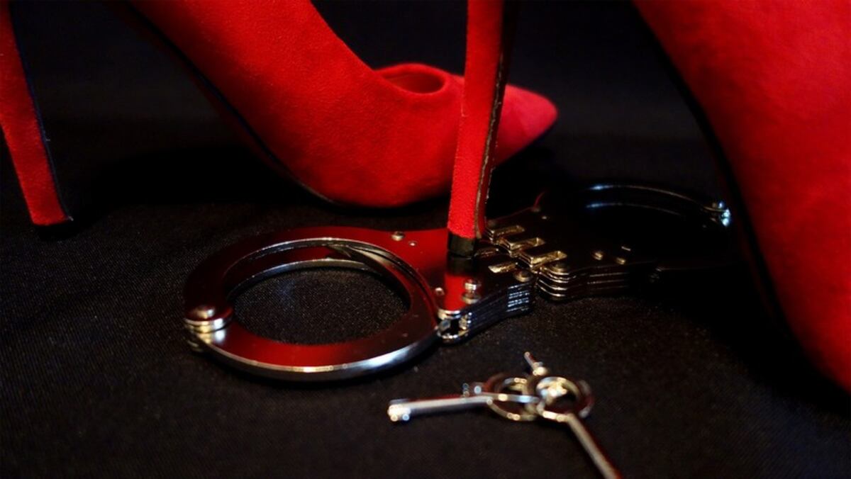 Mujer droga a su pareja y le corta los testículos; conozca la razón