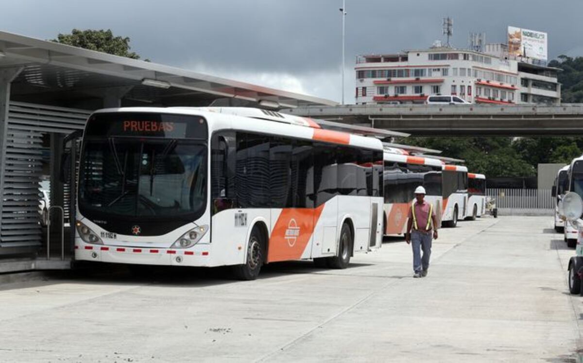 En estado delicado. Un hombre tras ser apuñalado dentro de un metrobús