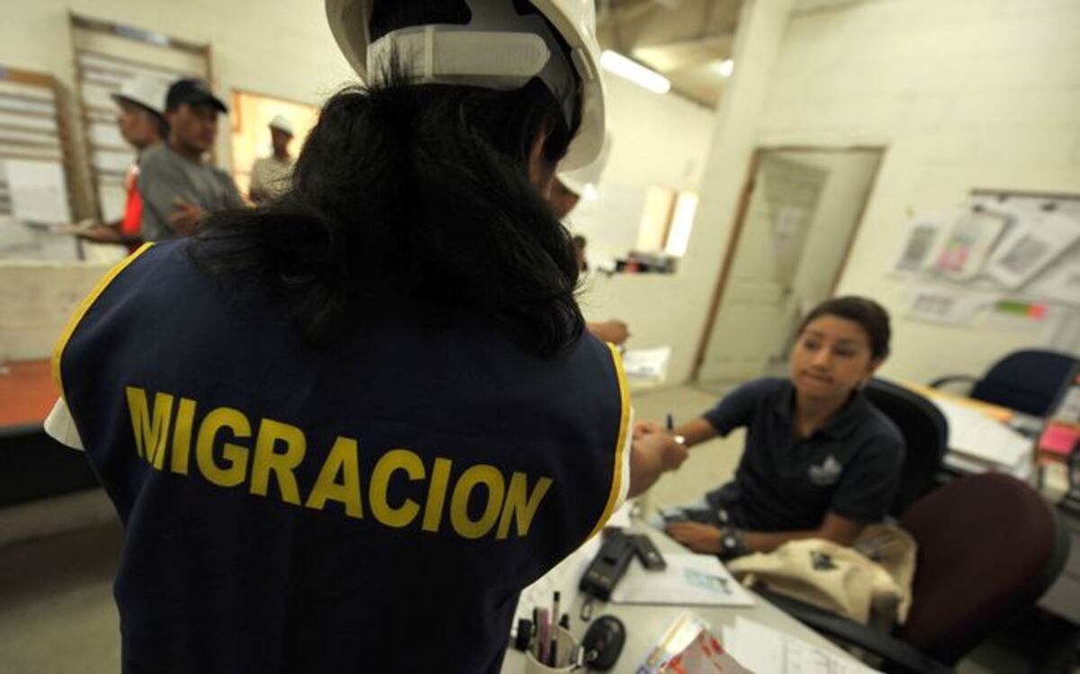 Empresas insisten en mantener trabajadores migrantes sin permiso de trabajo