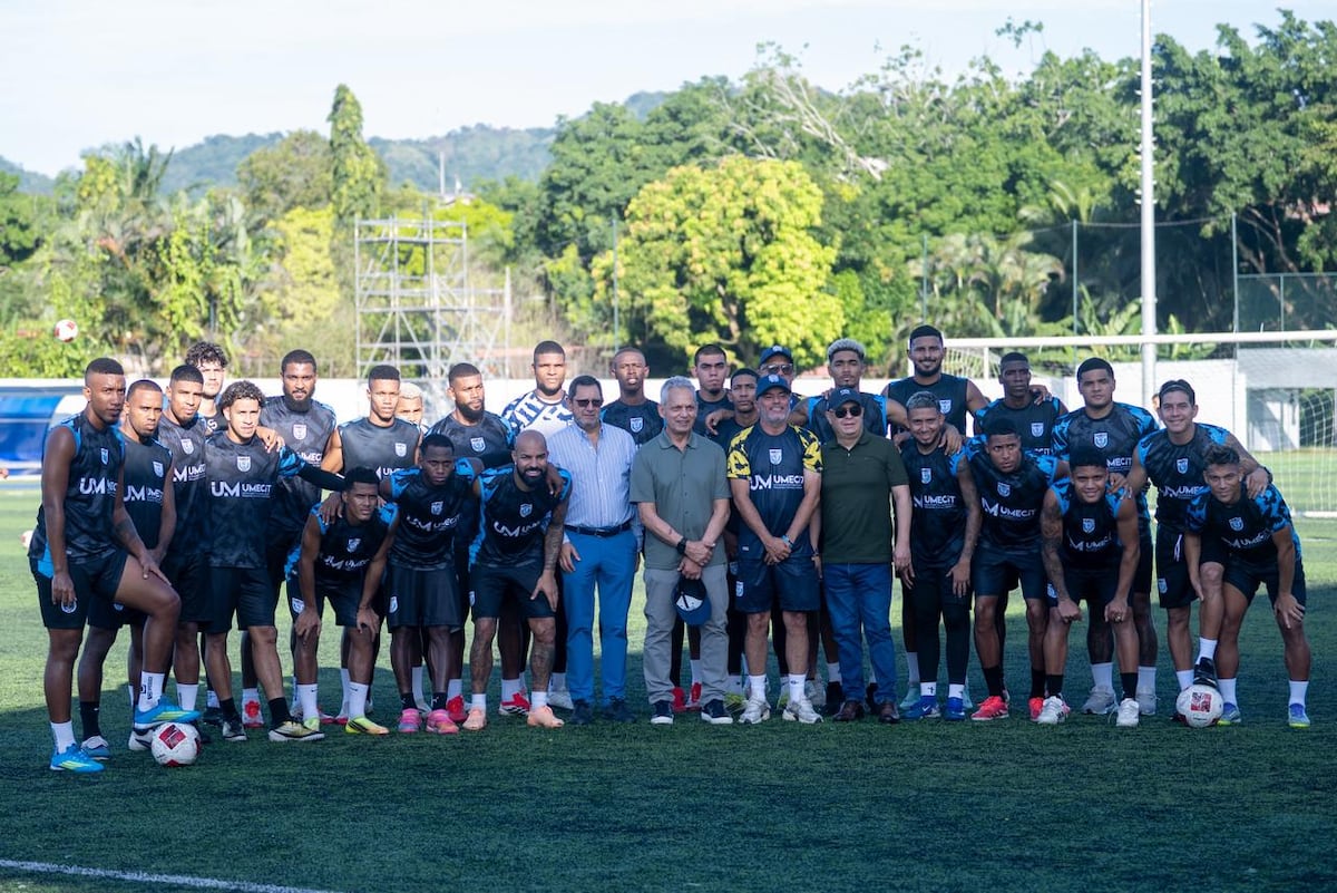 Reinaldo Rueda visita el entrenamiento del UMECIT