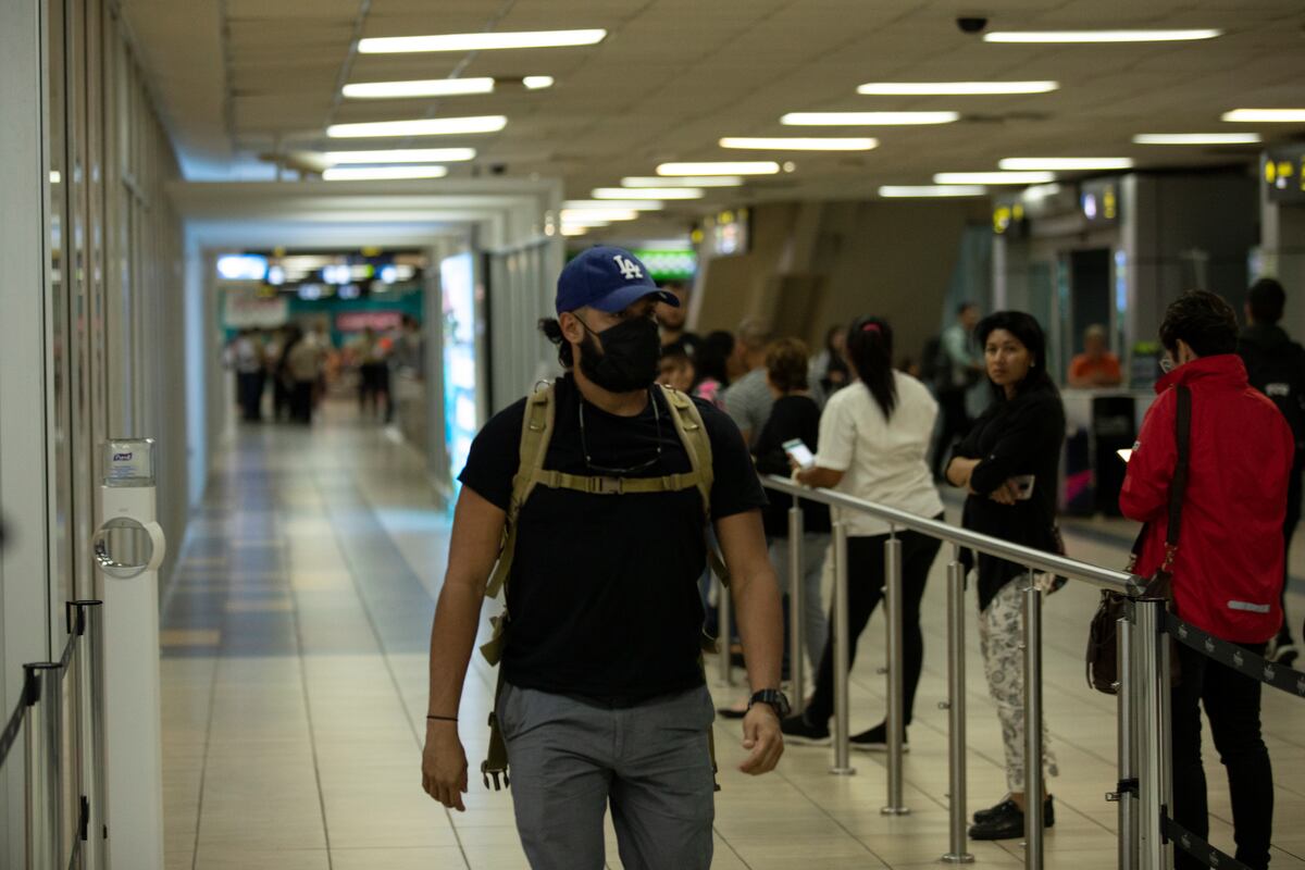 Rechazan restricciones de entrada de turistas de Sudamérica