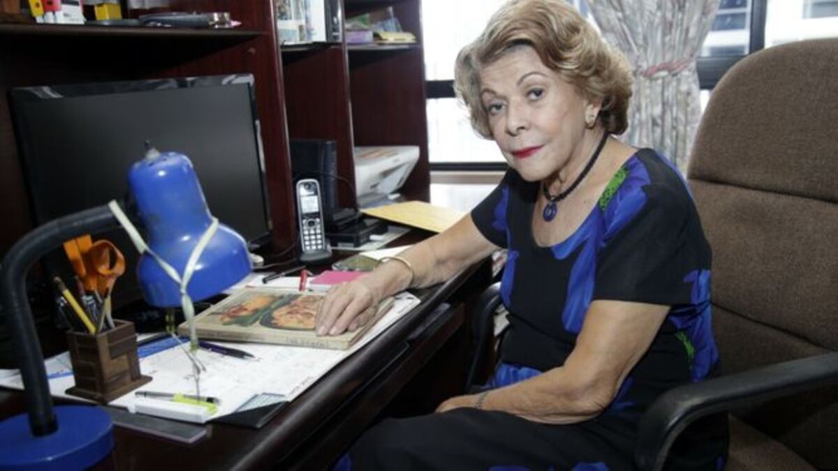 Le llevan ron a la difunta Rosa María Britton