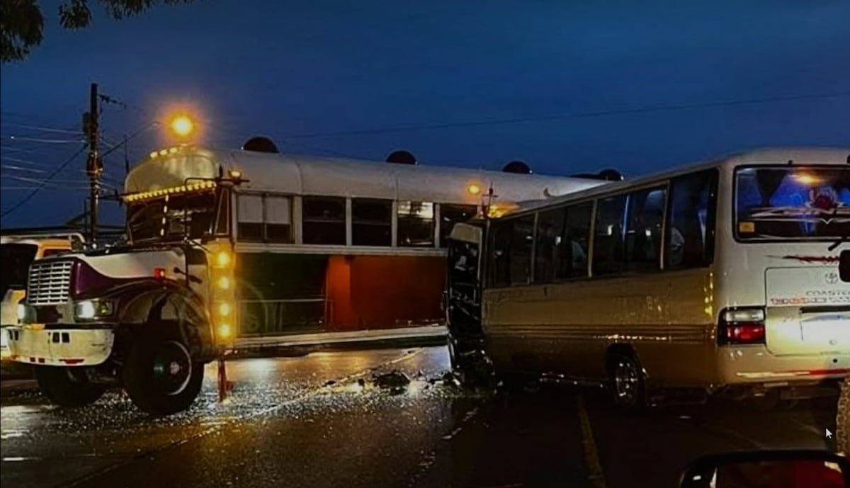 Seis heridos graves y tráfico pesado tras accidente de dos buses en Capira