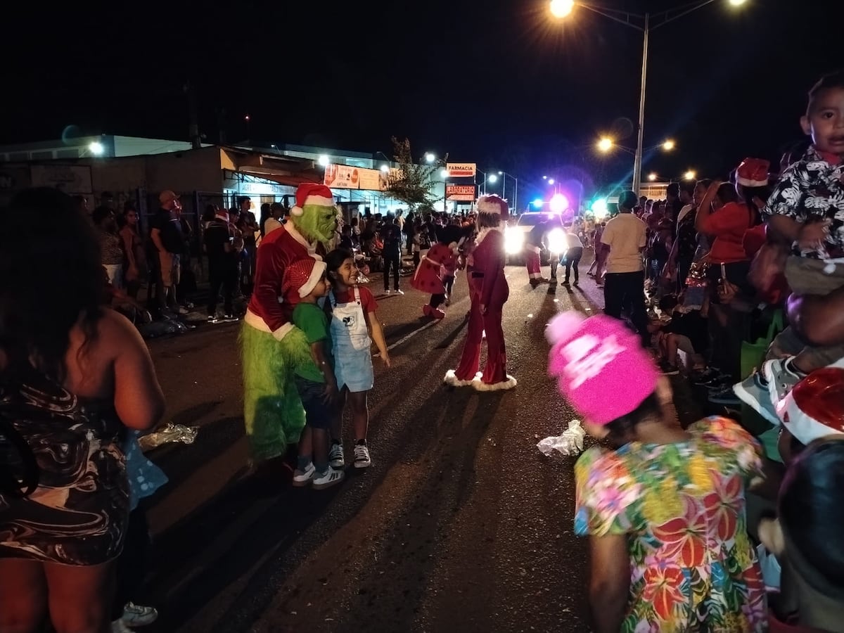Soná se tiñó de Navidad con desfile que encantó a todos