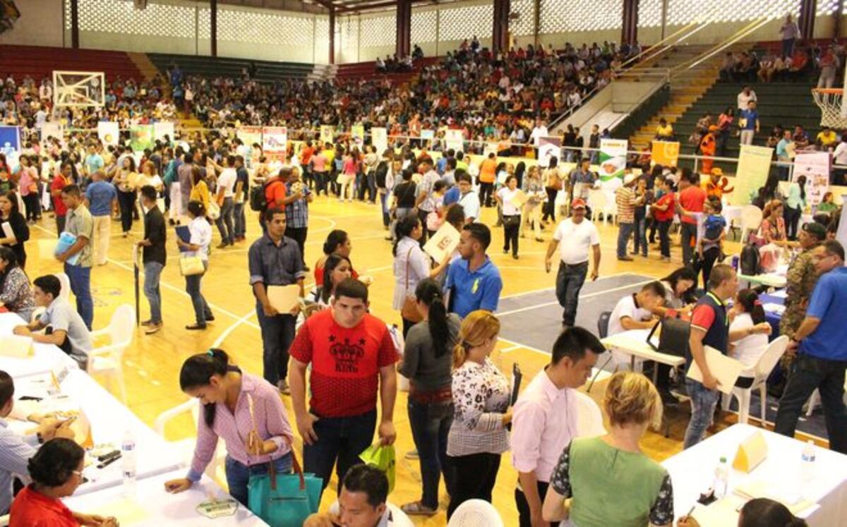 GRAN MEGA FERIA DE EMPELO. Esta es tu oportunidad para empezar a ganar dinero