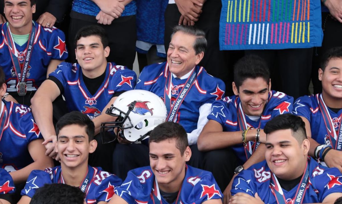 ‘Nito’ Cortizo recibe a los campeones