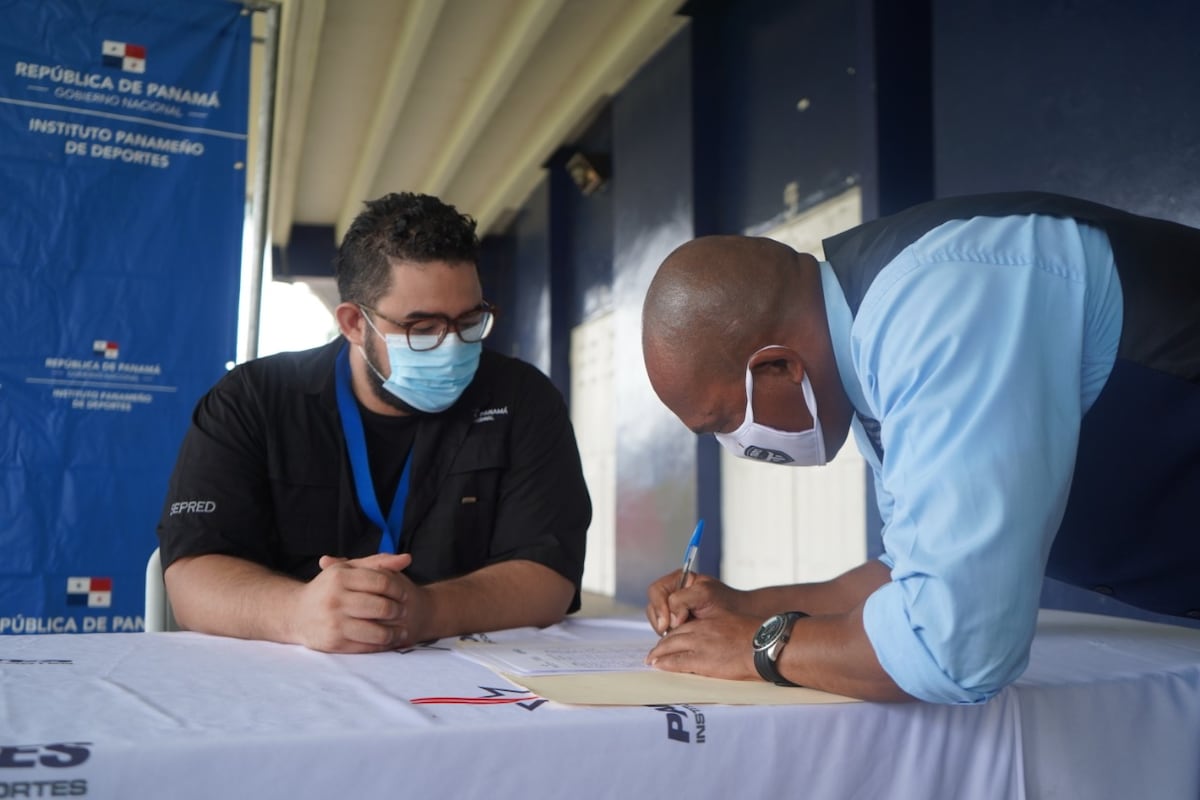 La pareja ‘TikTok’ en la cuerda floja.   Antai recomienda dejar sin efecto contratos de Delany y Paul McDonald