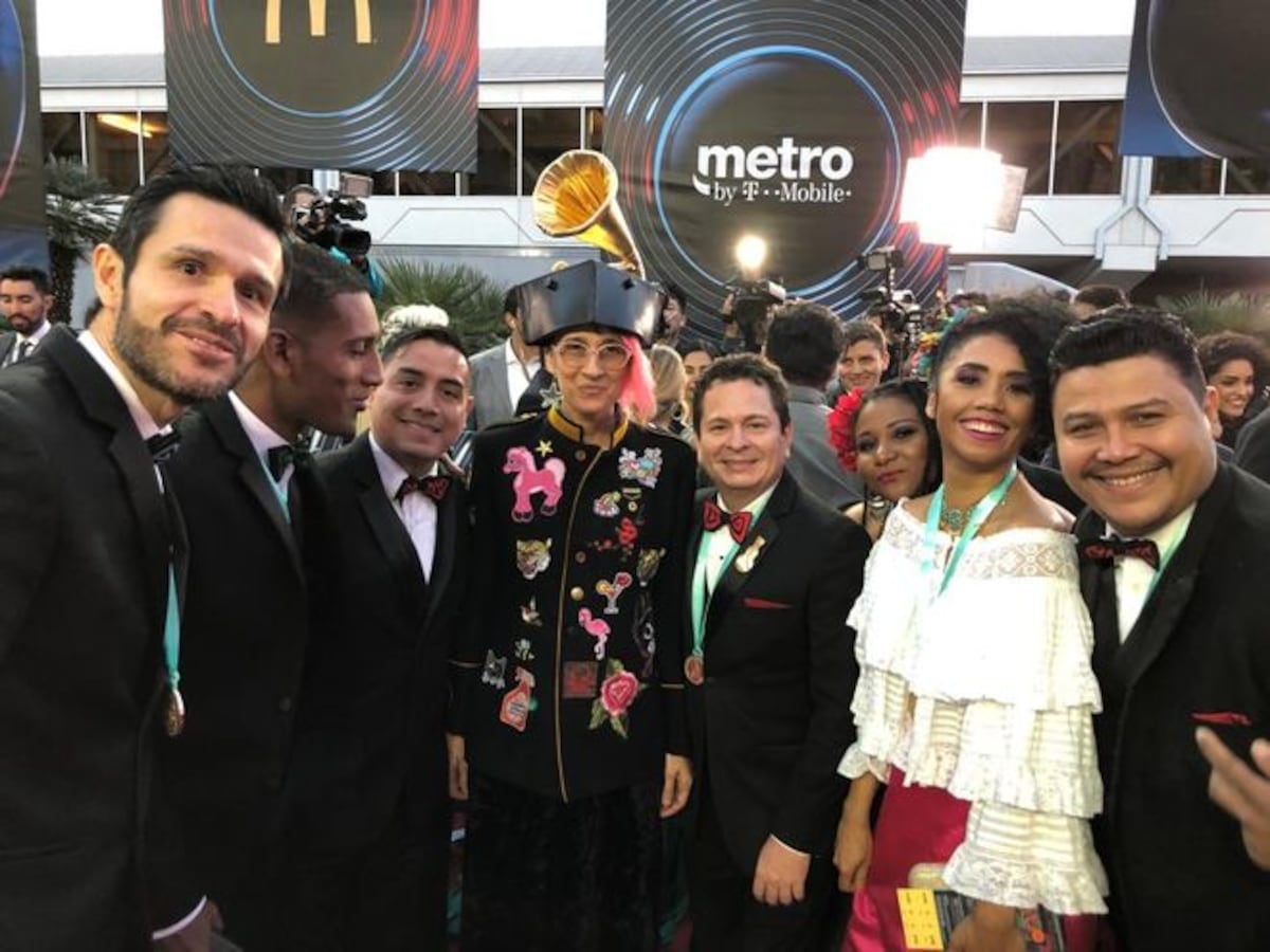 Panameños de Afrodisíaco revelan el secreto de su vestuario en los Grammys.