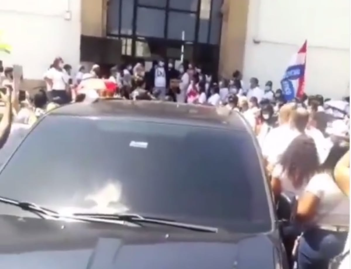 ‘Eres una pelotuda’, le dice Gaby Gnazzo a Ministra Consejera de Salud. Piden su renuncia. Ministra da su explicación