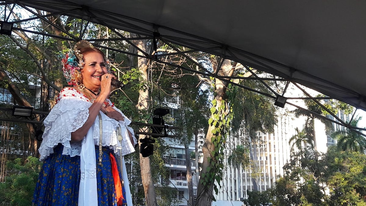 ‘Tirando la cédula’. Popular cantante de música típica nos revela uno de sus secretos, hoy día de su cumpleaños