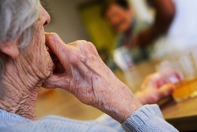 Científicos crean una inmunoterapia que ‘limpia’ el cerebro y frena el alzhéimer