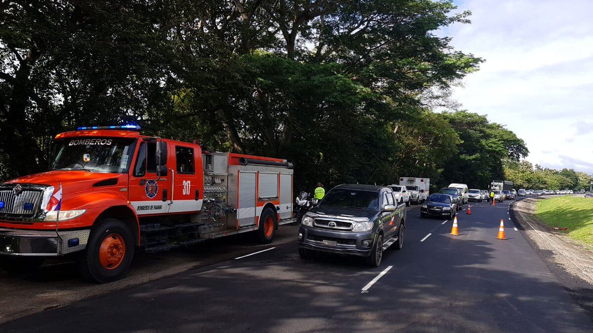 En Coclé auto cae debajo de puente y una persona muere