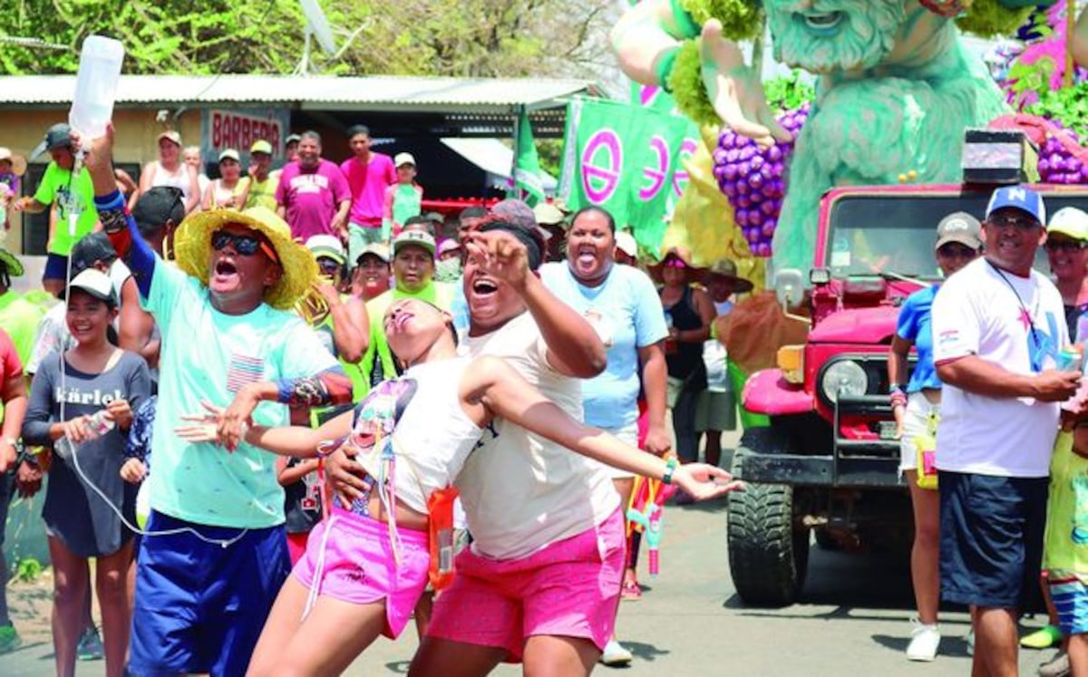 Pasó de todo en culecos de las provincias. Una reina de Calle abajo se desmayó