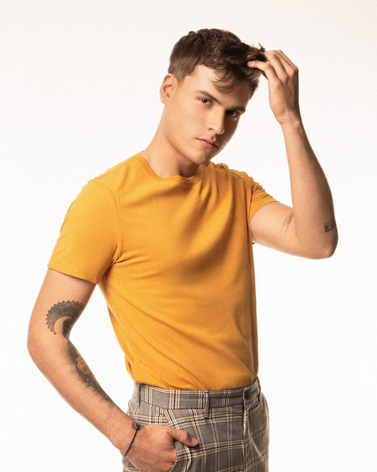 Martinez, el cantante colombiano que te enamorará con el color de su voz y de su presencia +Video