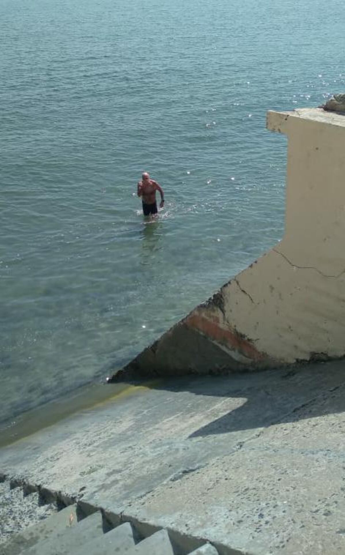 Pillan a varios en la playa en Coronado incumpliendo cuarentena, entre ellos un conocido político