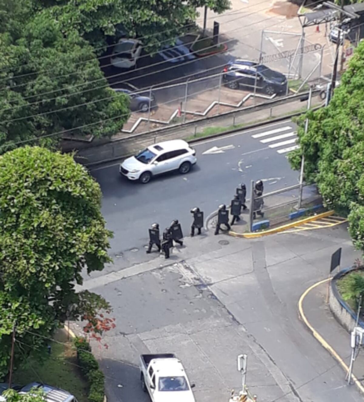 Suspenden clases en la Universidad de Panamá.Tres agentes heridas por disturbios