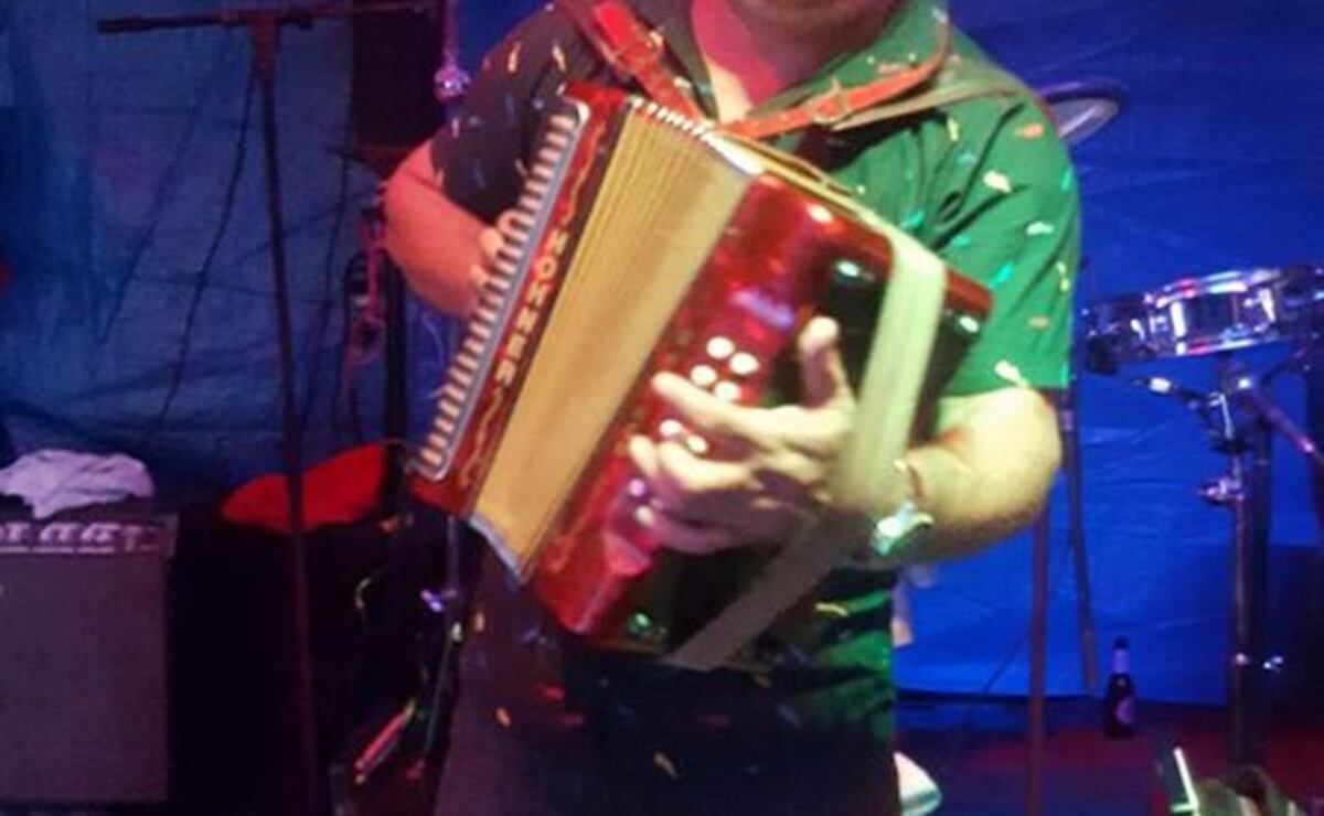 Tras grave accidente en Vía Centenario,acordeonista vuelve a tocar este sábado