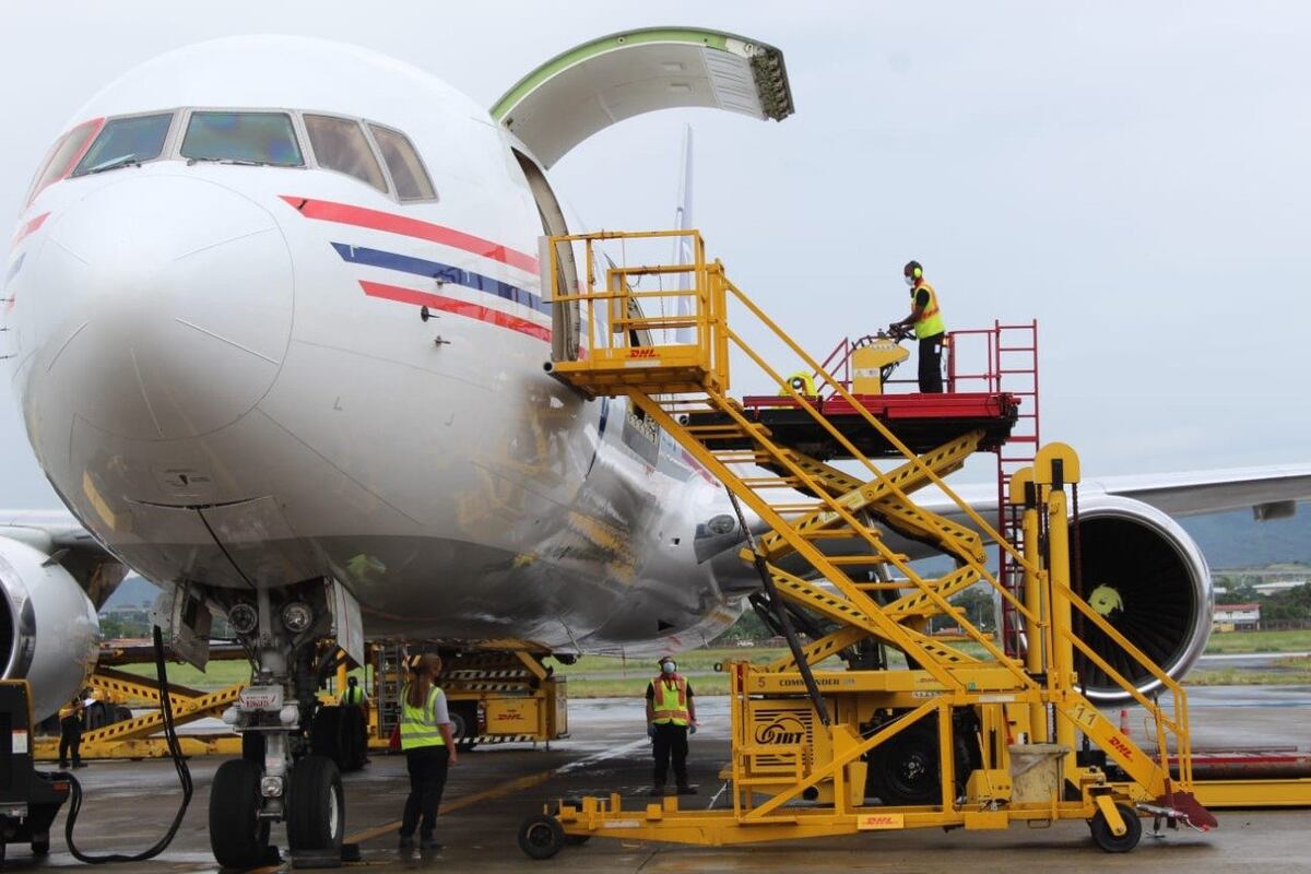 Nuevo embarque con 100 mil 620 dosis de vacunas contra la covid-19de la casa farmacéutica Pfizer llega a Panamá