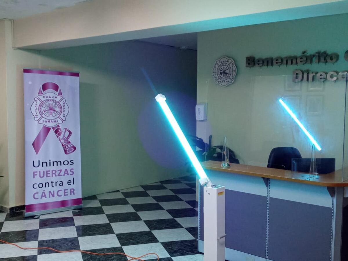 Bomberos de Panamá utilizarán un robot autónomo que desinfecta  mediante luz ultravioleta