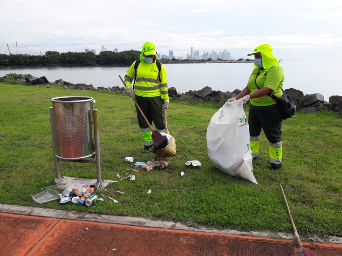 AAUD realiza jornada de limpieza en la Calzada de Amador y pide a la ciudadanía depositar los desechos en su lugar