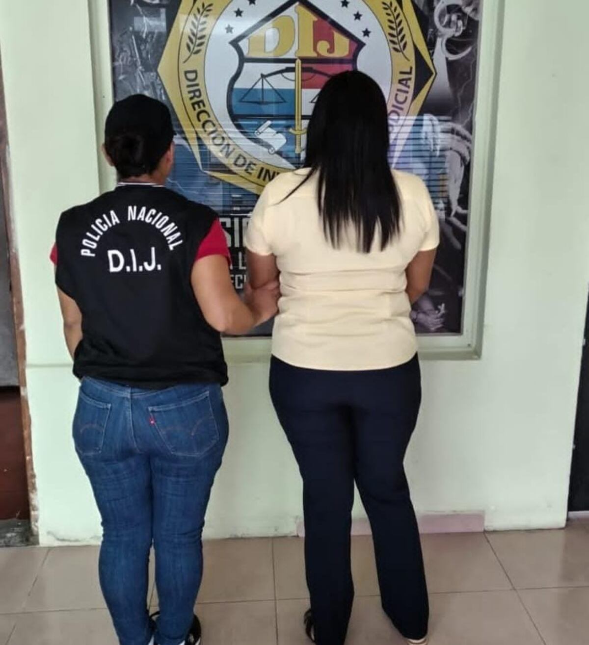 Mujer amenazaba a hombre con divulgar fotos ‘Hot’ de ambos en las redes sociales, si no le pagaba 20 mil dólares