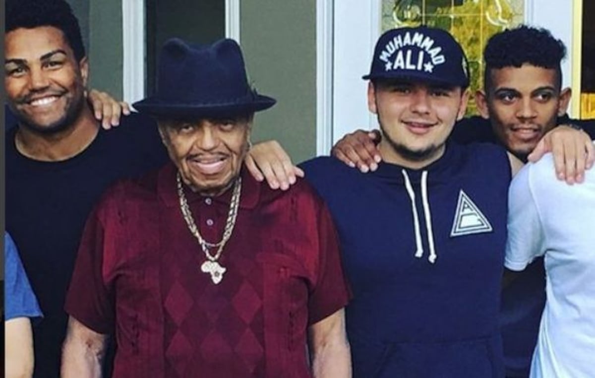 Hijo de Michael Jackson se despide de su abuelo Joe Jackson